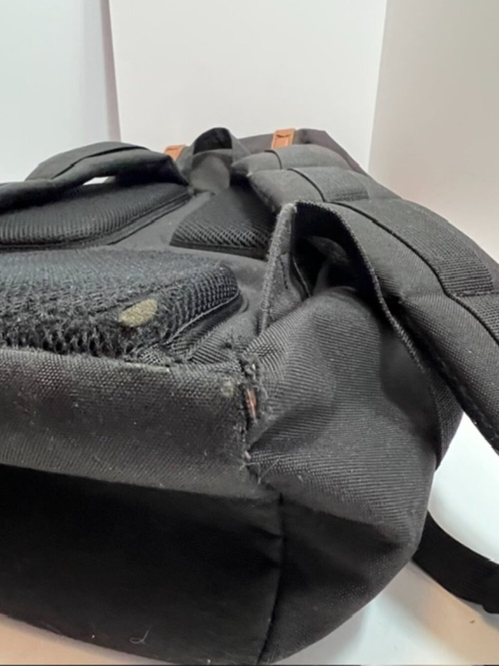 The Herschel Supply Co Retreat Backpack w/Laptop Slot Drawstring Closure Black - Picture 16 of 16